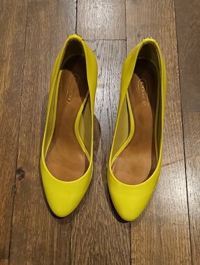 Coach NALA Patent Women’s Yellow Patent Pointed-Toe Heels